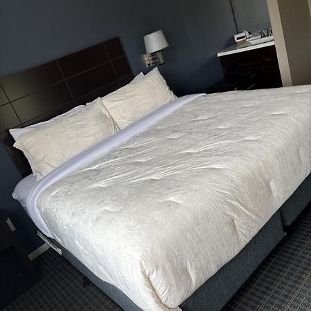 Mainstay Inn Phoenixville Bagian luar foto